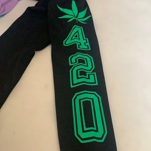 I am selling 420 leggings never been worn